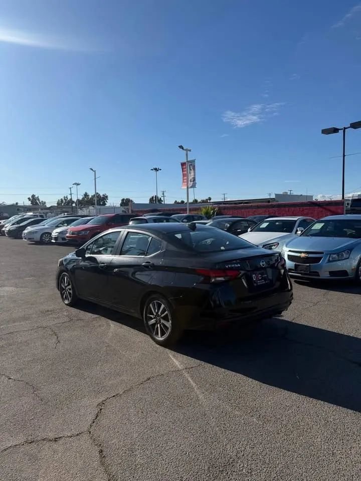 Used 2021 Nissan Versa SV image 4