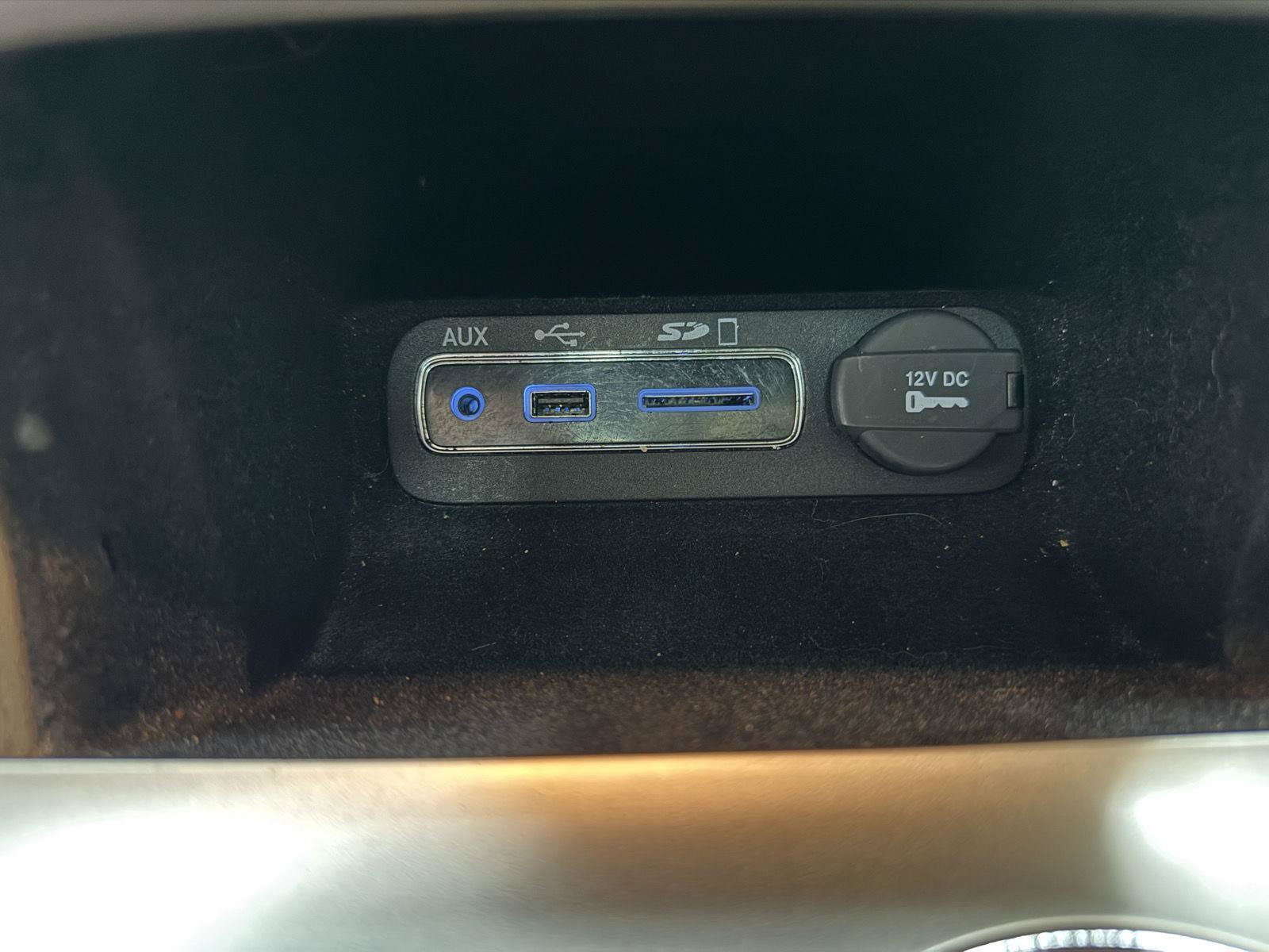 Used 2014 Jeep Grand Cherokee Overland w/ Advanced Technology Group AWD/4WD image 16