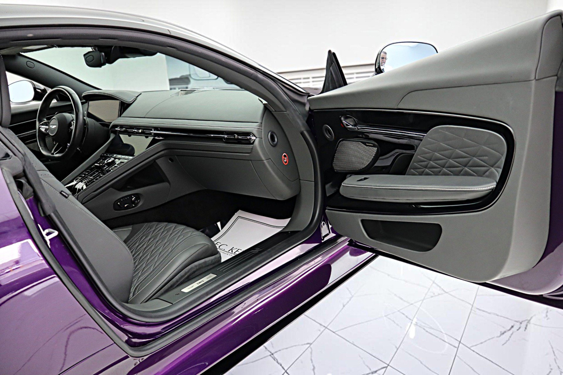 Used 2024 Aston Martin DB12 Coupe RWD image 33