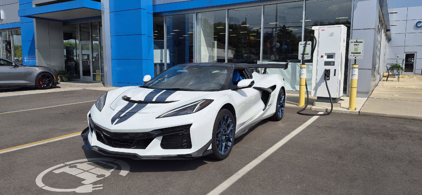Used 2025 Chevrolet Corvette ZR1 w/ ZR1 Carbon Fiber Aero Package RWD image 8