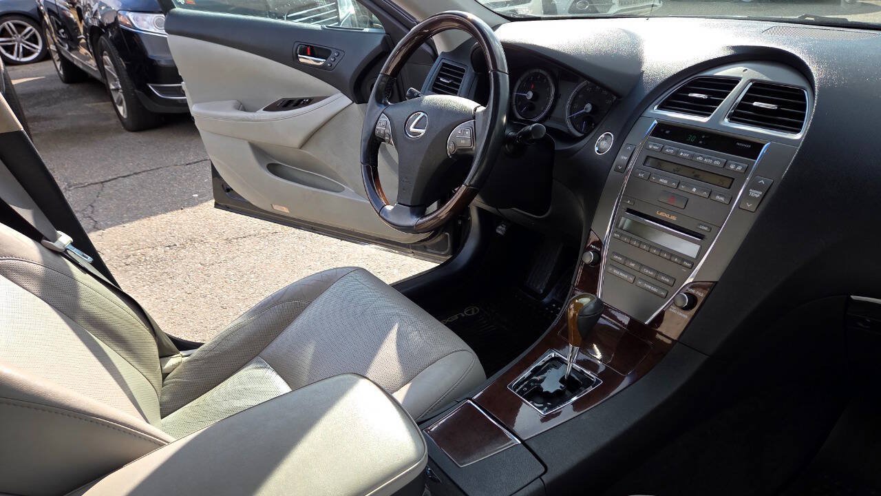 Used 2011 Lexus ES 350 w/ Preferred Accessory Package FWD image 41