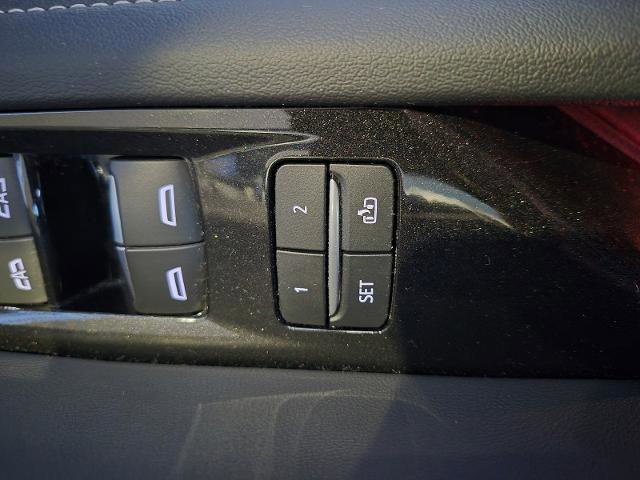 Used 2024 Cadillac Escalade Premium Luxury AWD/4WD image 21