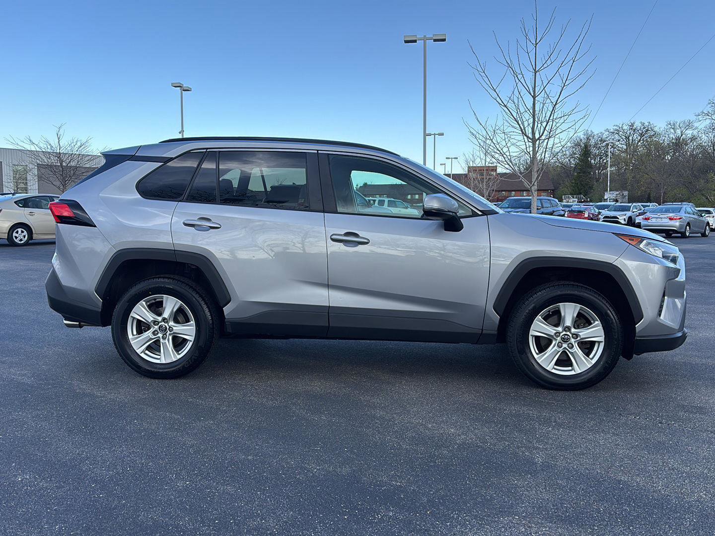 Used 2020 Toyota RAV4 XLE AWD/4WD image 10