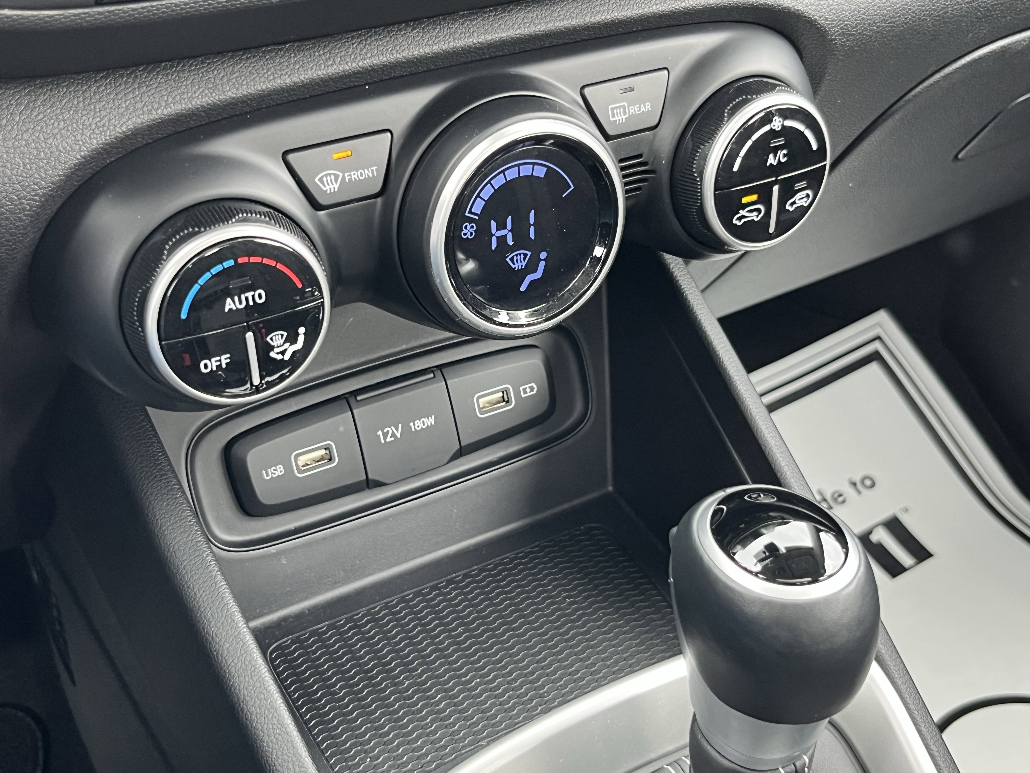 Used 2022 Hyundai Venue SEL image 26