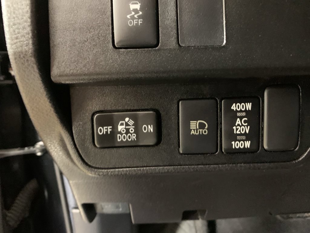 Used 2022 Toyota Tacoma TRD Off-Road w/ Technology Package AWD/4WD image 17