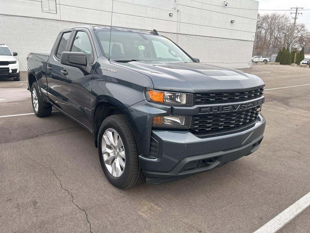 Used 2020 Chevrolet Silverado 1500 Custom w/ Custom Value Package image 3