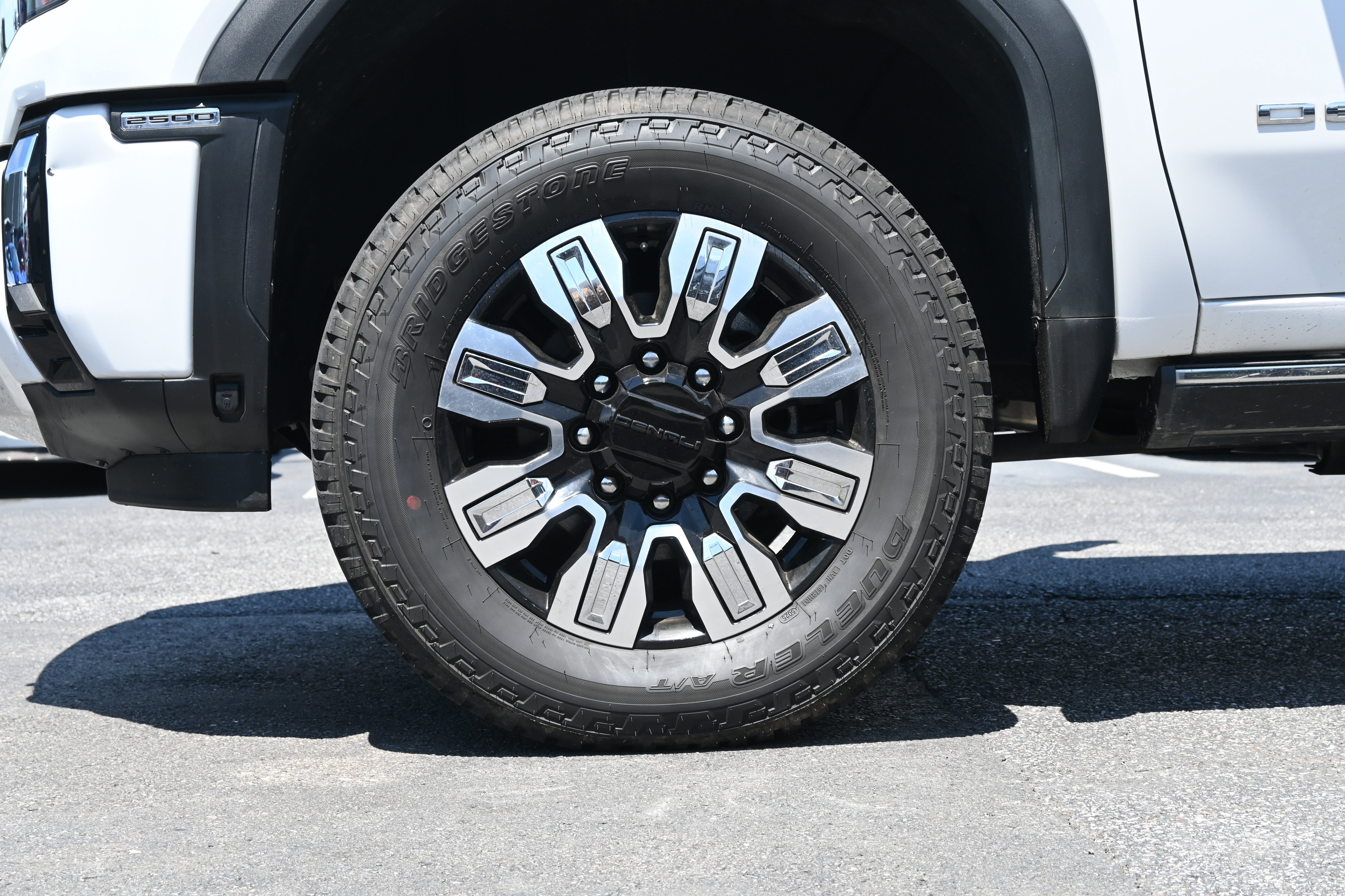 Used 2024 GMC Sierra 2500 Denali w/ Denali Reserve Package AWD/4WD image 11