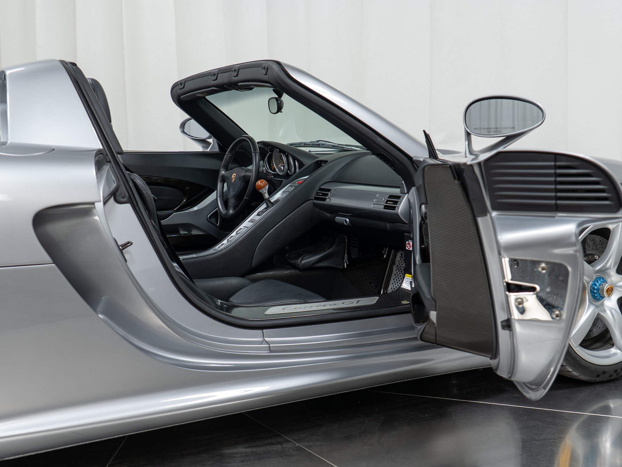 Used 2005 Porsche Carrera GT RWD image 38