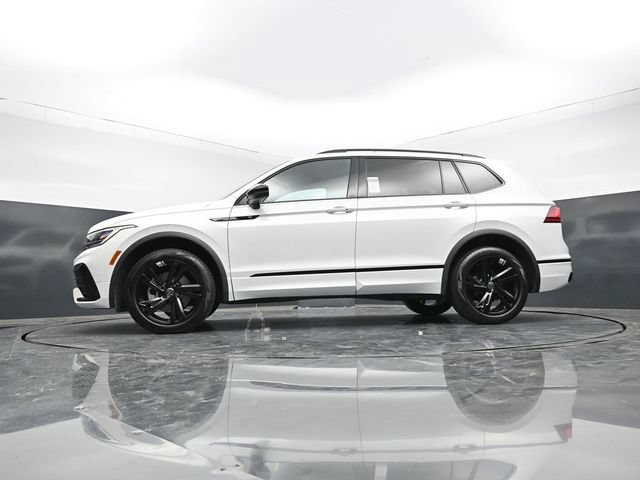 Used 2023 Volkswagen Tiguan SE R-Line AWD/4WD image 62