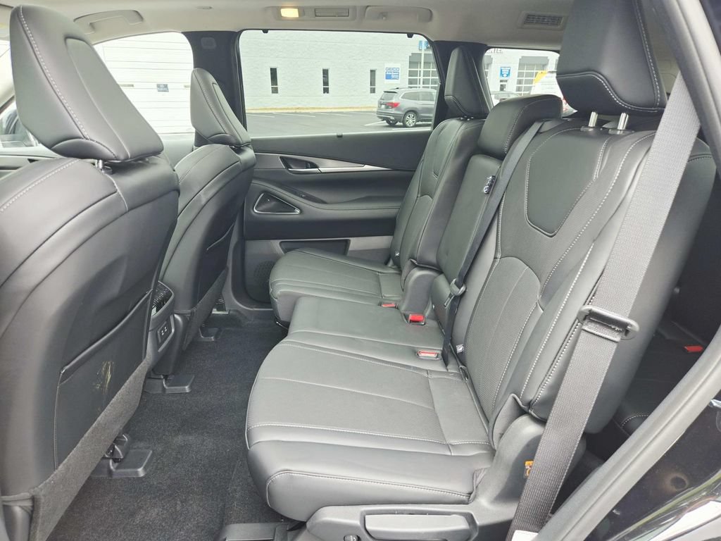 Used 2026 INFINITI QX60 Luxe w/ Cargo Package FWD image 13