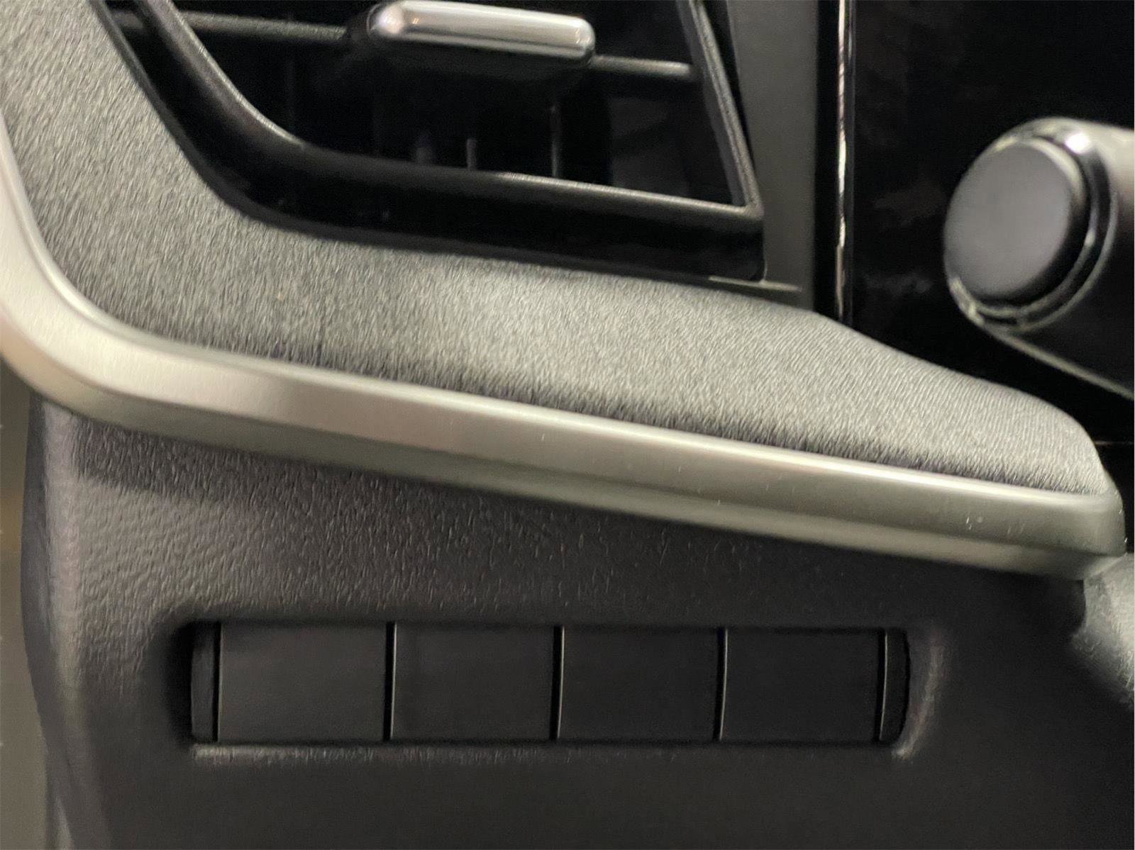 Used 2025 Nissan Kicks SV image 23