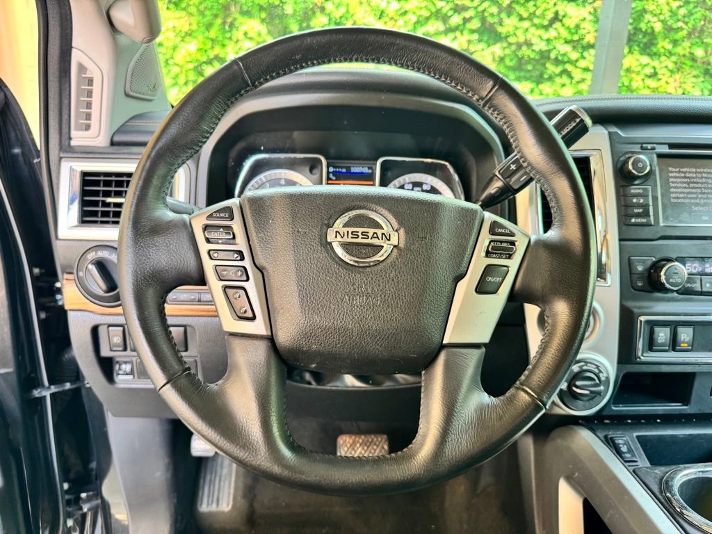 Used 2019 Nissan Titan SL image 22