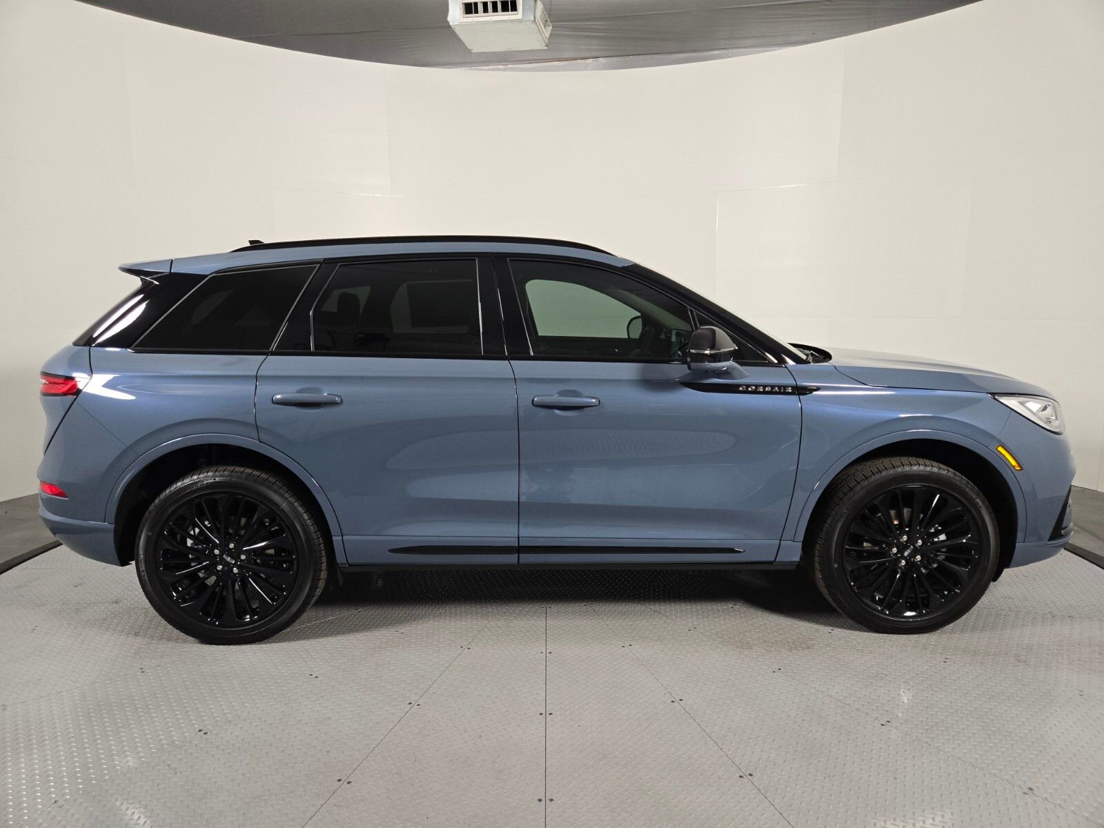 New 2026 Lincoln Corsair Reserve w/ Jet Appearance Package image 3