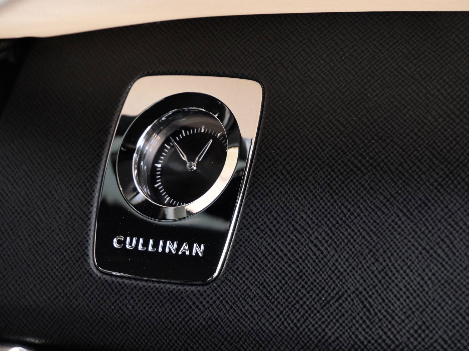 Certified 2022 Rolls-Royce Cullinan w/ Cullinan Package AWD/4WD image 14