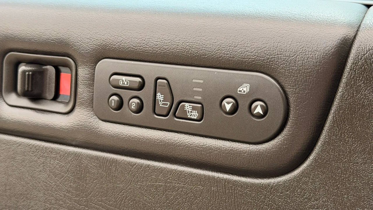 Used 2005 HUMMER H2 SUT w/ Preferred Equipment Group AWD/4WD image 21