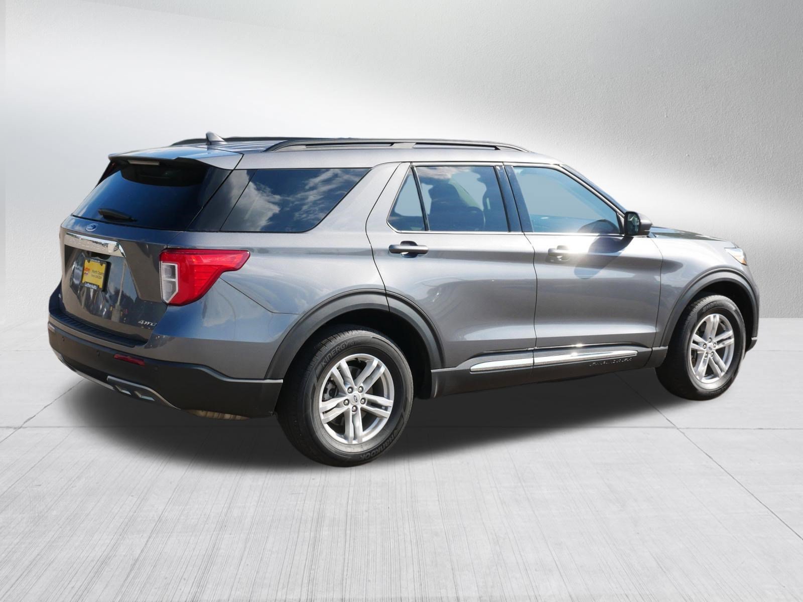 Used 2023 Ford Explorer XLT w/ Equipment Group 202A AWD/4WD image 7