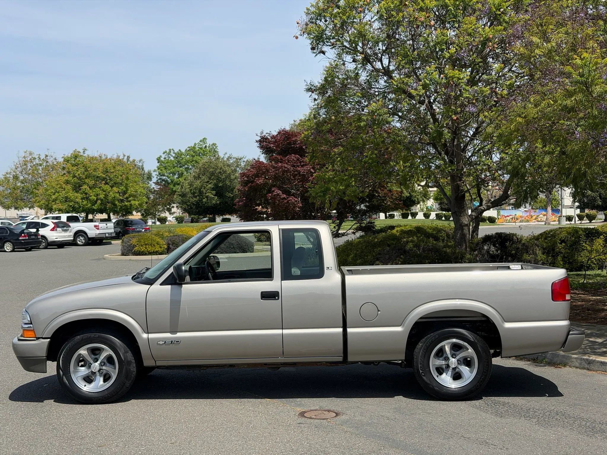 Used 2001 Chevrolet S10 Pickup LS w/ Preferred Equipment Group RWD image 2
