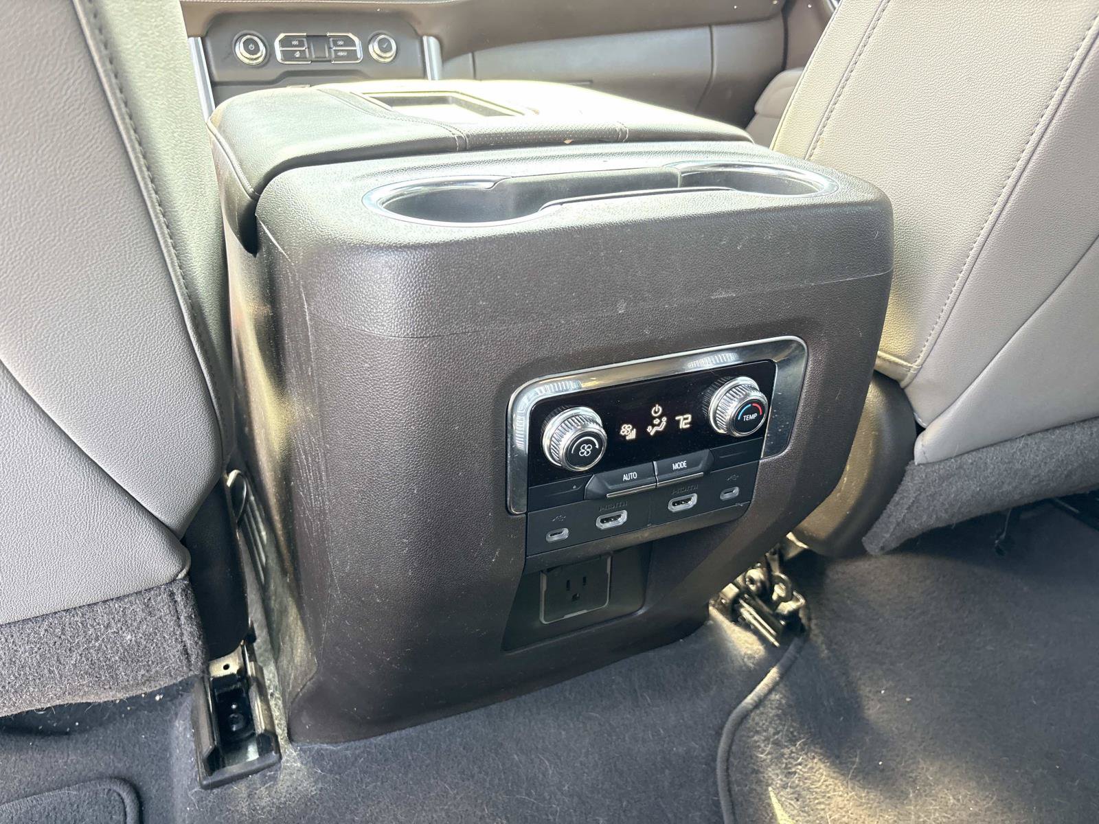 Used 2021 GMC Yukon SLT w/ Rear Media and Nav Package AWD/4WD image 30
