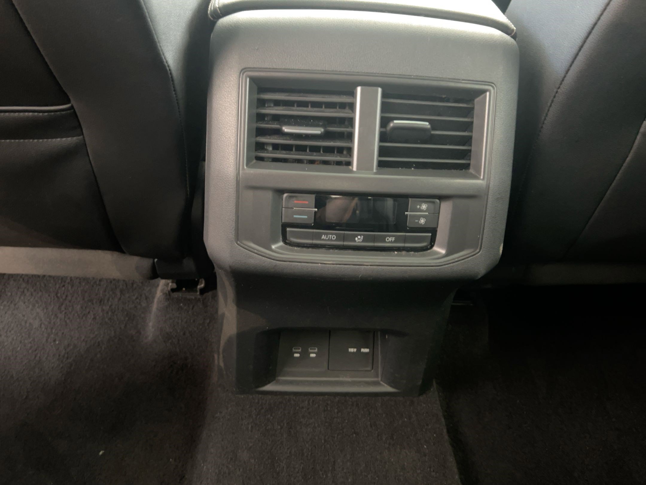 Used 2021 Volkswagen Atlas SE image 33