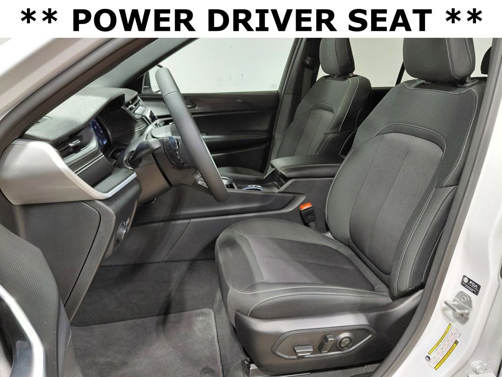 Certified 2025 Jeep Grand Cherokee Laredo X image 10