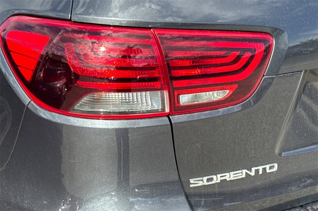 Used 2019 Kia Sorento LX image 8