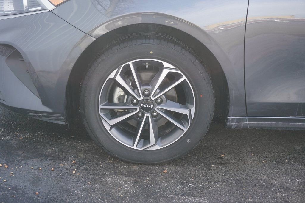 Used 2023 Kia Forte LXS image 6