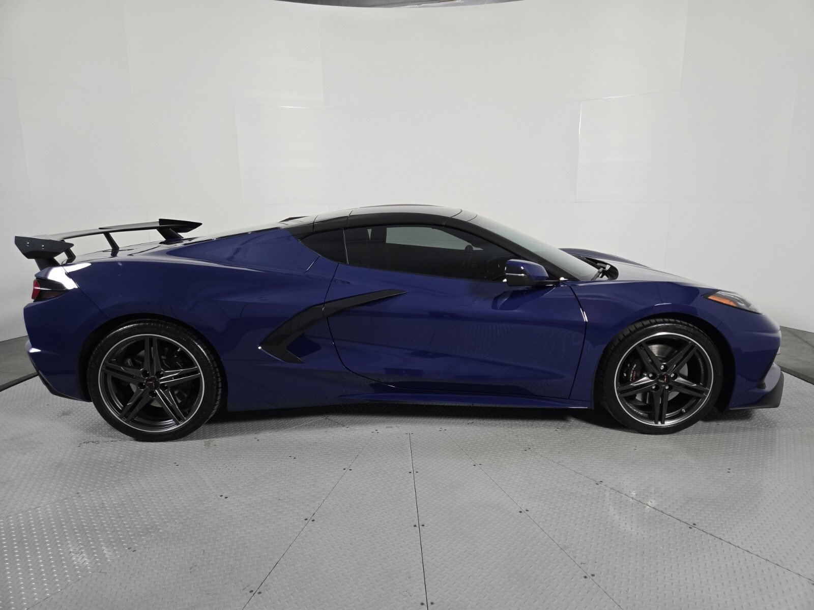 Used 2025 Chevrolet Corvette Stingray Coupe w/ Z51 Performance Package image 4