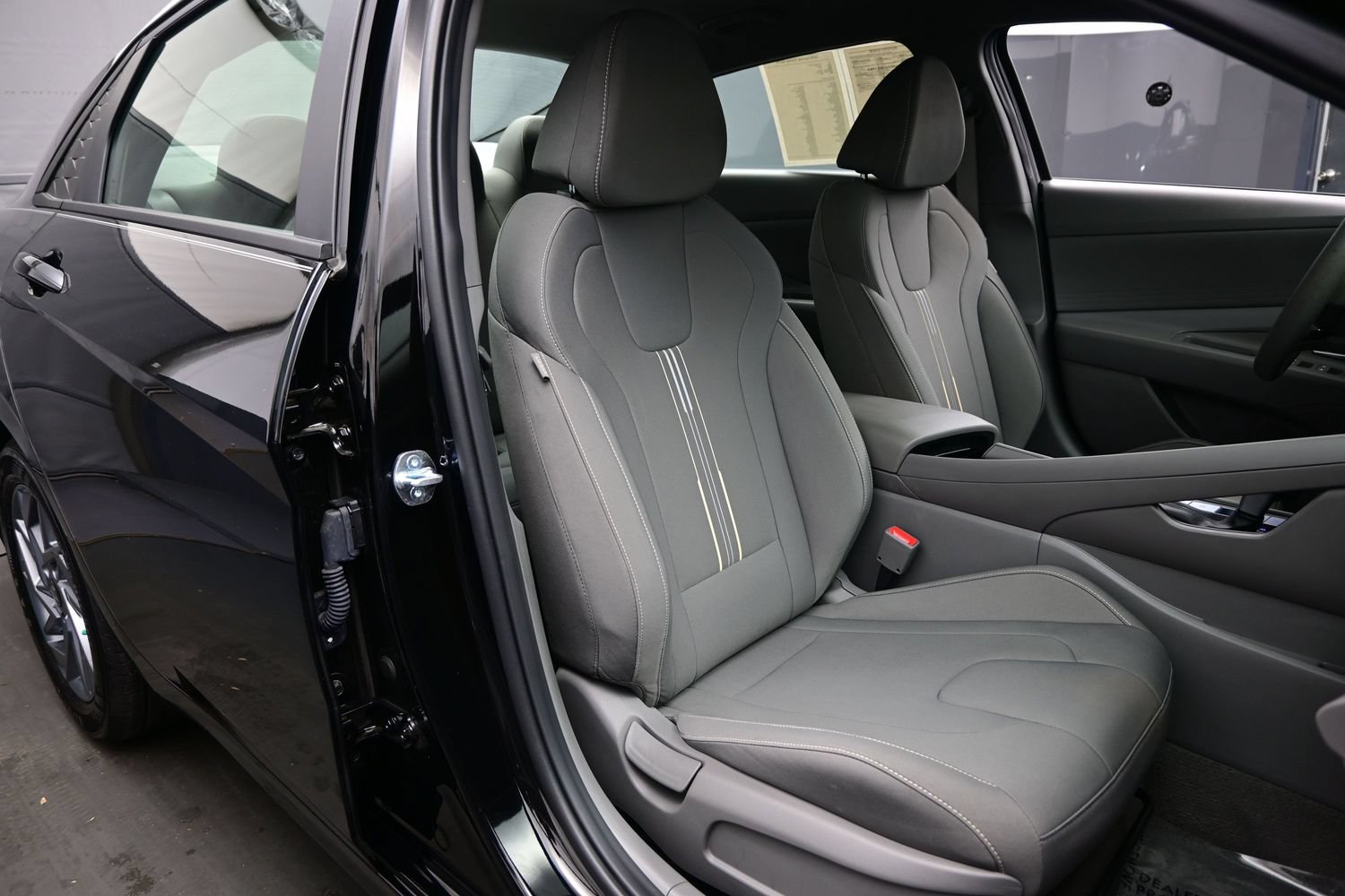 Certified 2026 Hyundai Elantra Hybrid FWD image 13
