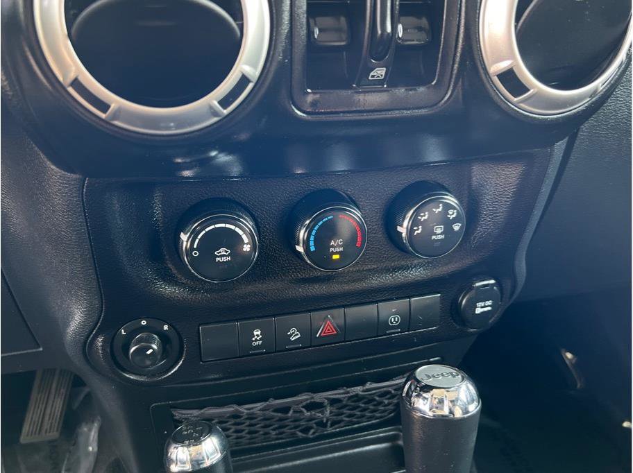 Used 2017 Jeep Wrangler Unlimited Sahara image 10