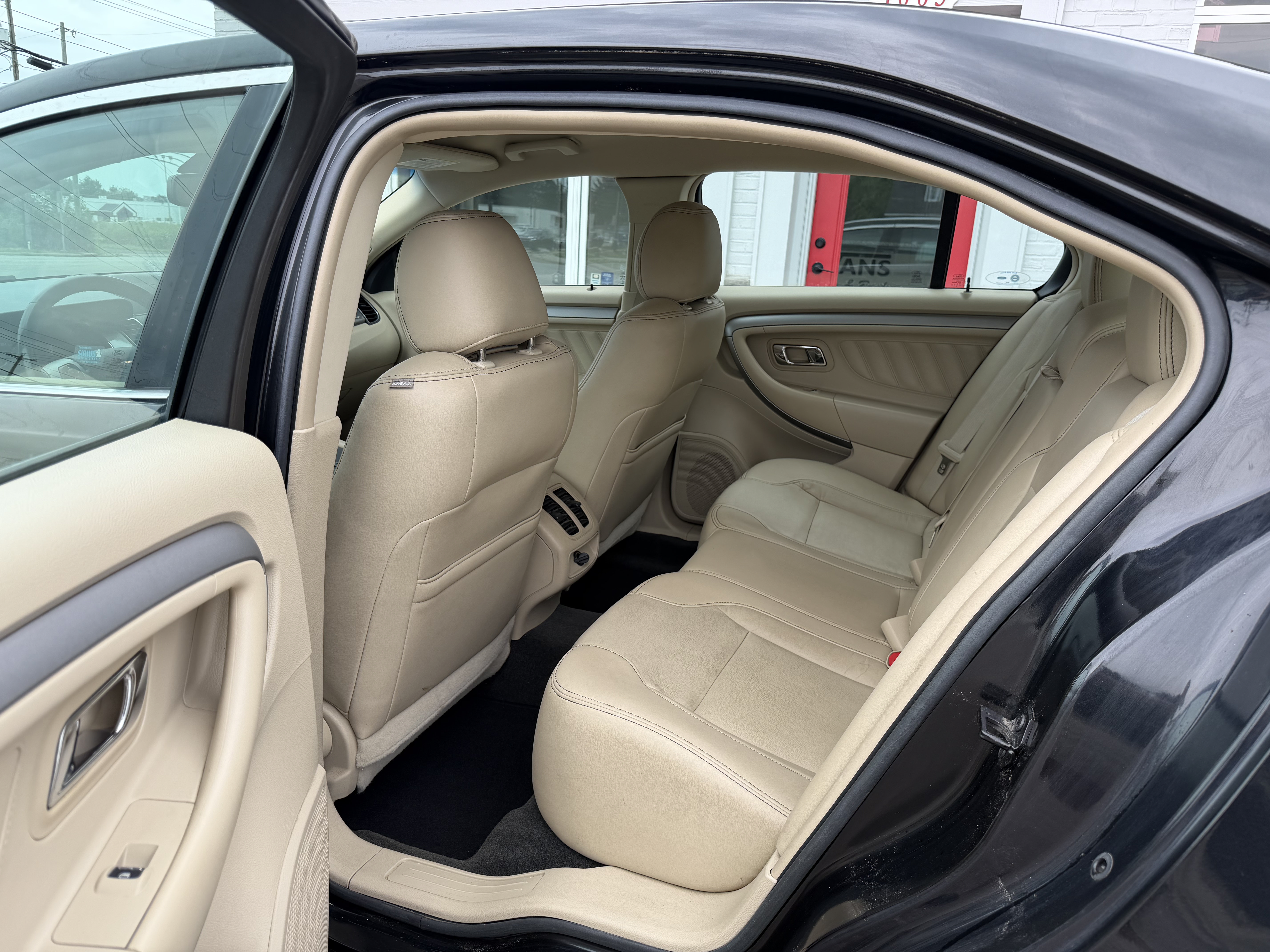 Used 2014 Ford Taurus SEL w/ Equipment Group 201A AWD/4WD image 15