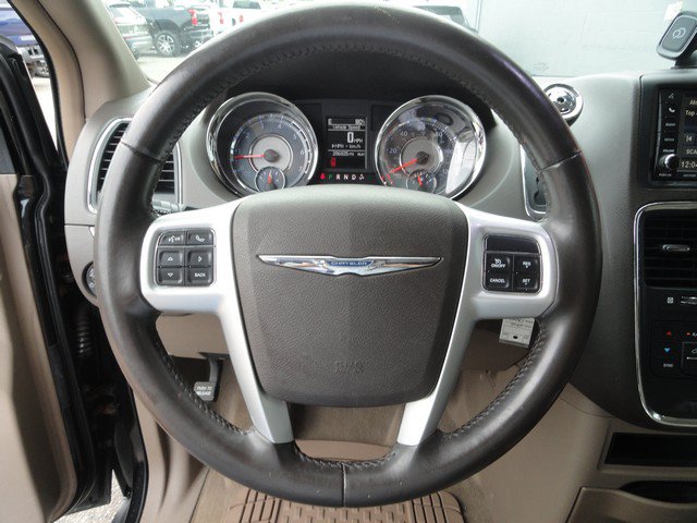 Used 2016 Chrysler Town & Country Touring FWD image 14