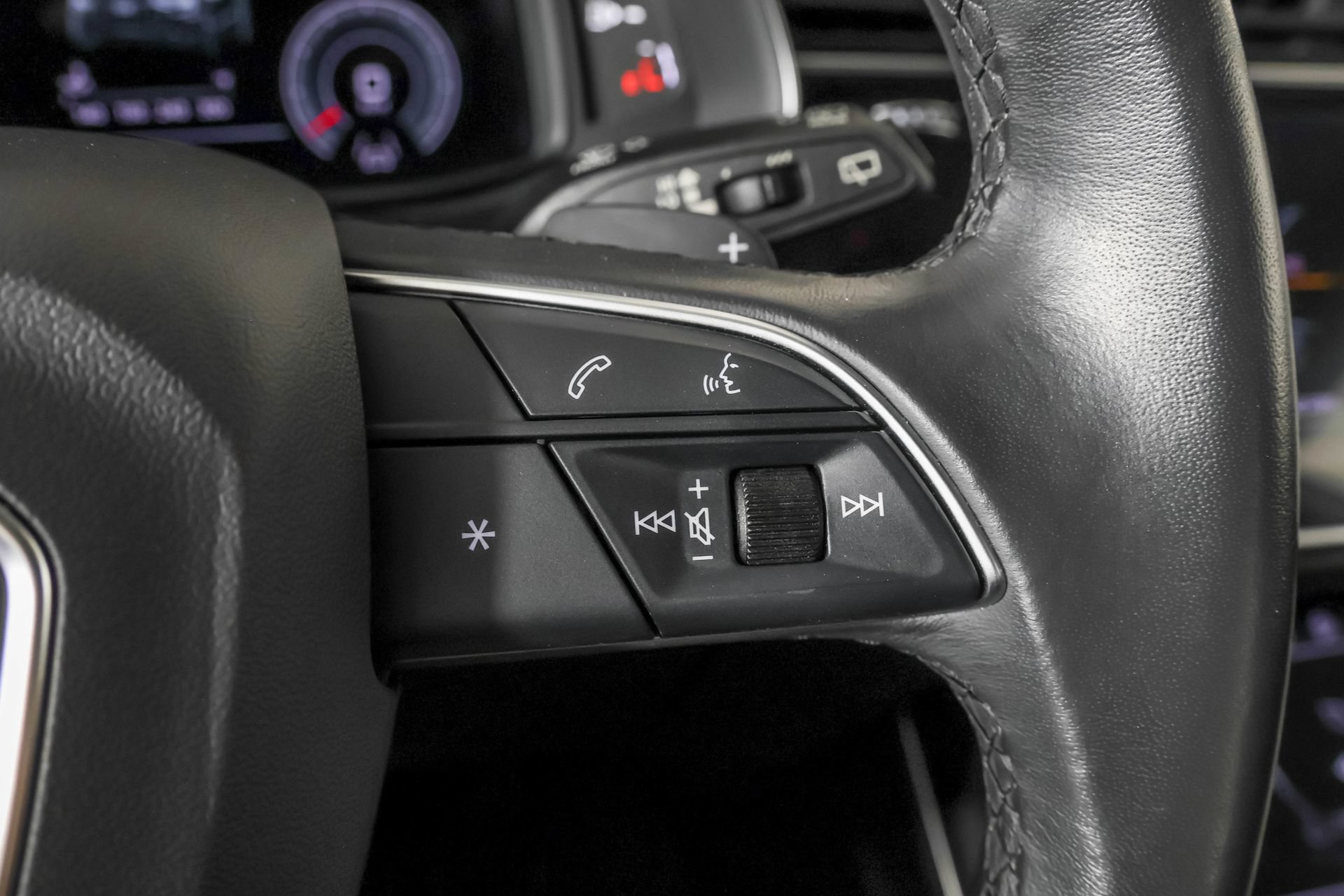 Used 2023 Audi Q8 Premium w/ Convenience Package AWD/4WD image 31