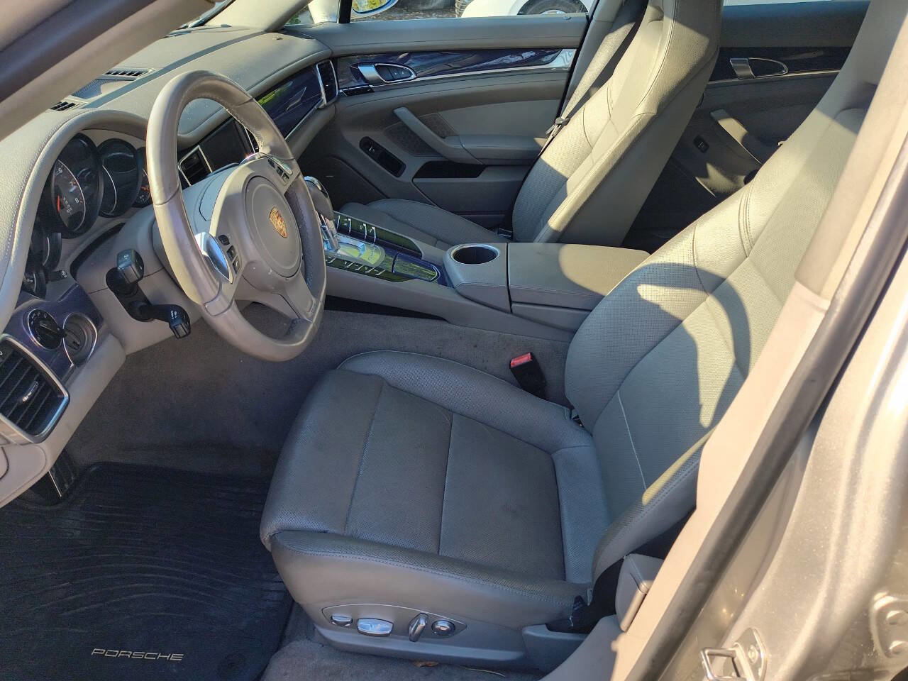 Used 2013 Porsche Panamera S w/ Comfort Pkg image 32