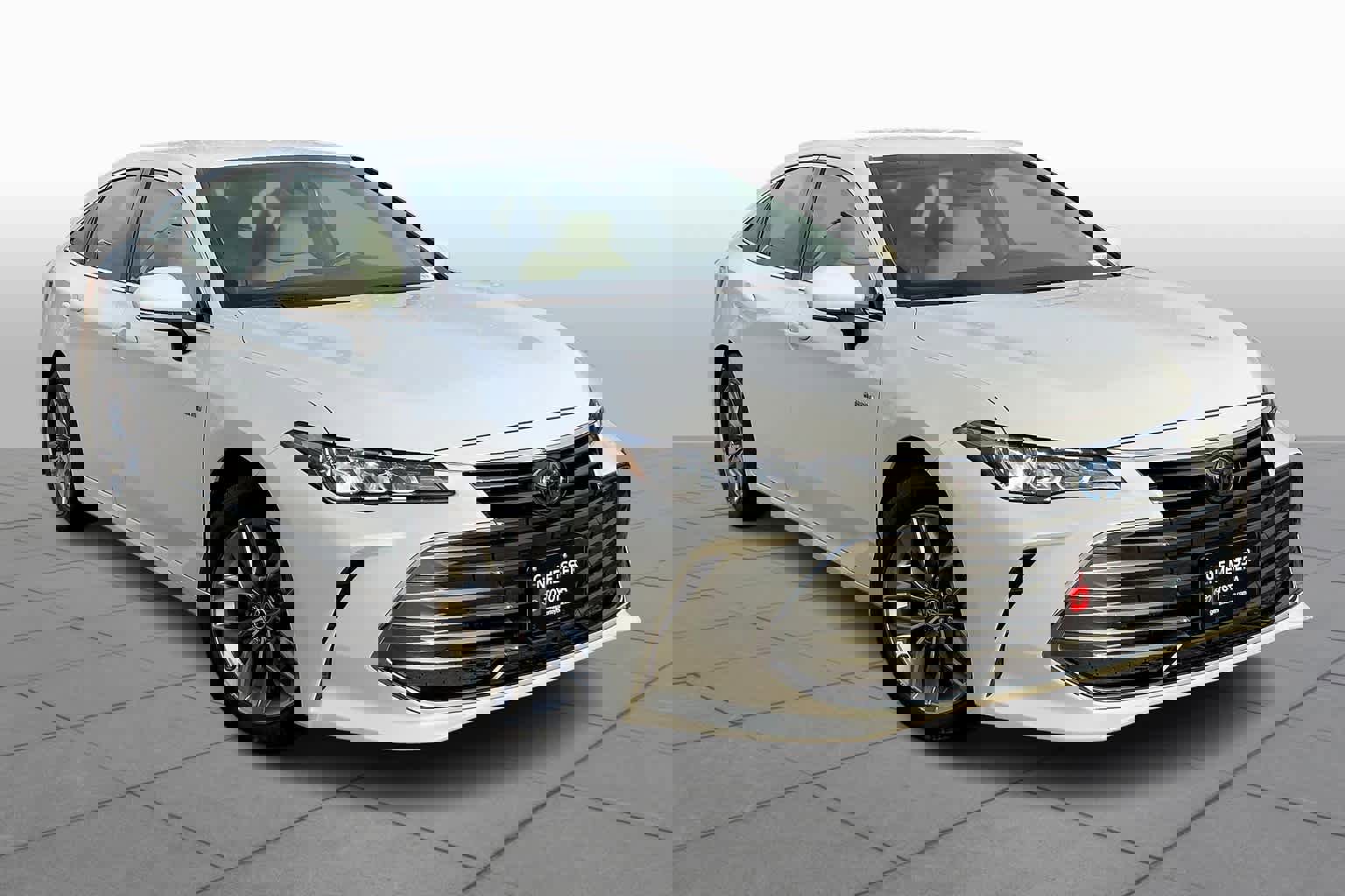 Used 2020 Toyota Avalon XLE image 2