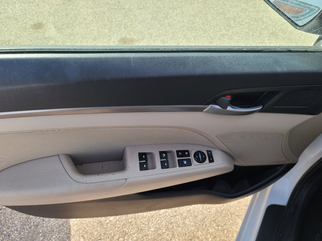 Used 2017 Hyundai Elantra Value Edition image 9