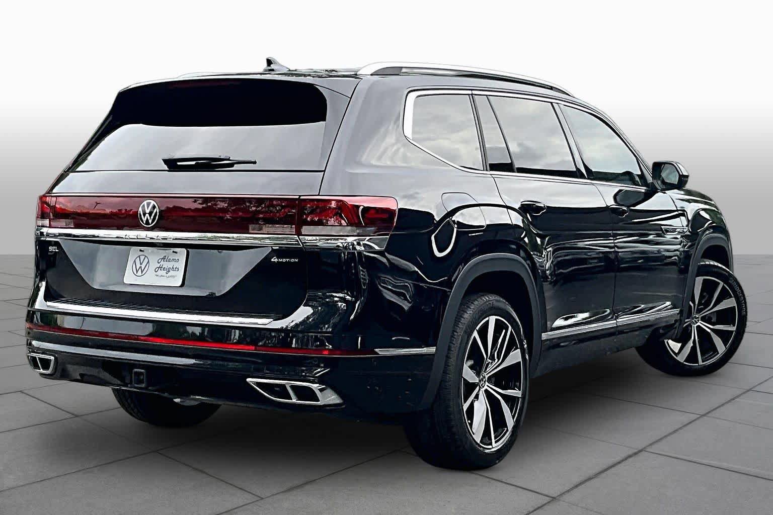 Used 2024 Volkswagen Atlas SEL Premium R-Line AWD/4WD image 13