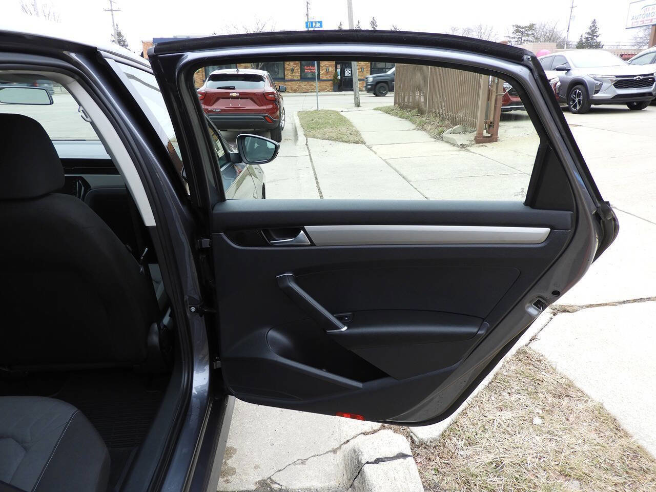 Used 2021 Volkswagen Passat 2.0T S w/ Luggage Net & Mats Package image 30