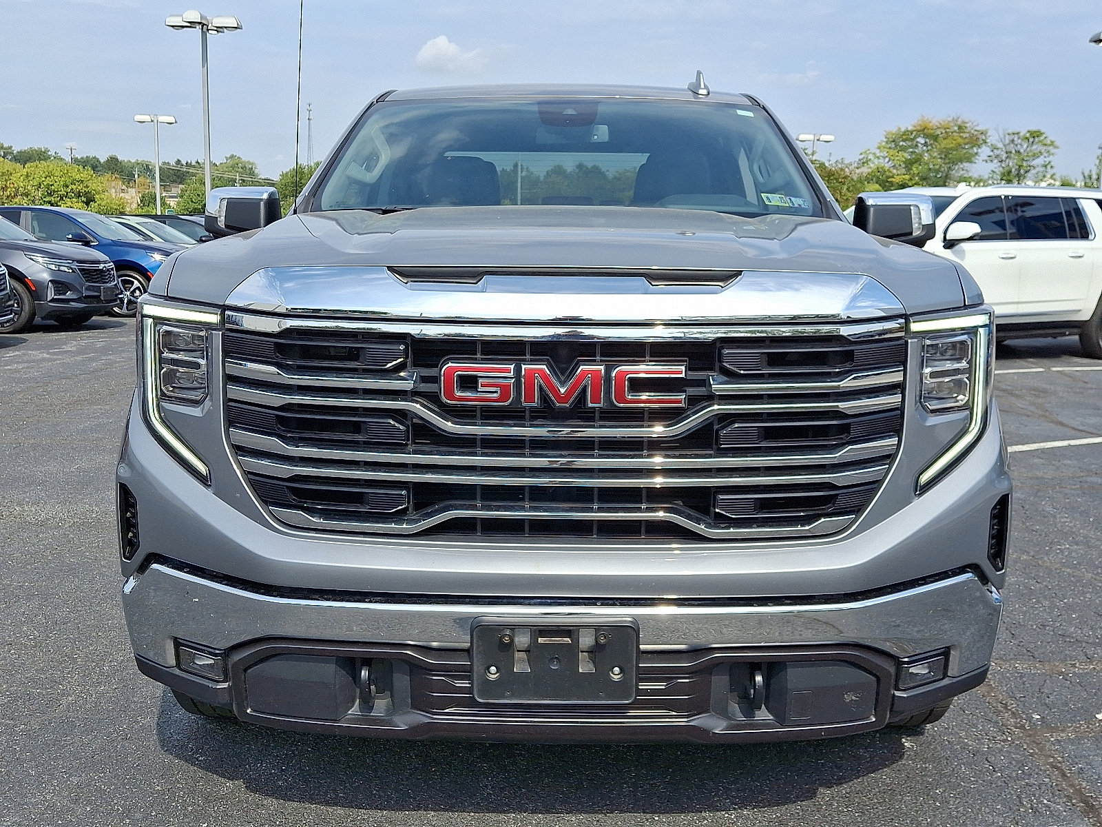 Used 2024 GMC Sierra 1500 SLT image 2