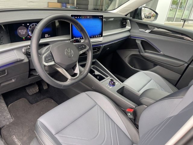 Certified 2025 Volkswagen Tiguan SE image 14