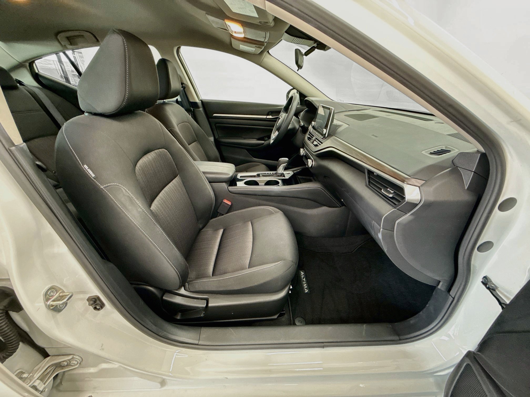 Used 2023 Nissan Altima 2.5 SV FWD image 28