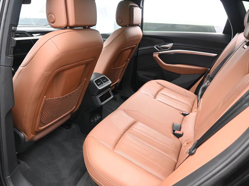 Used 2022 Audi e-tron Premium Plus w/ Premium Plus Package image 26