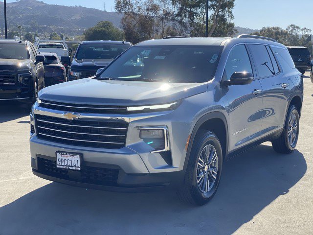 Used 2025 Chevrolet Traverse LT