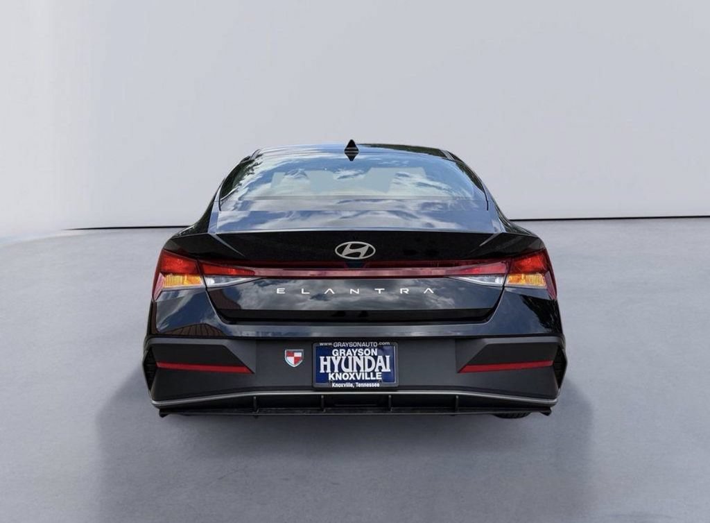 New 2026 Hyundai Elantra SE FWD image 4