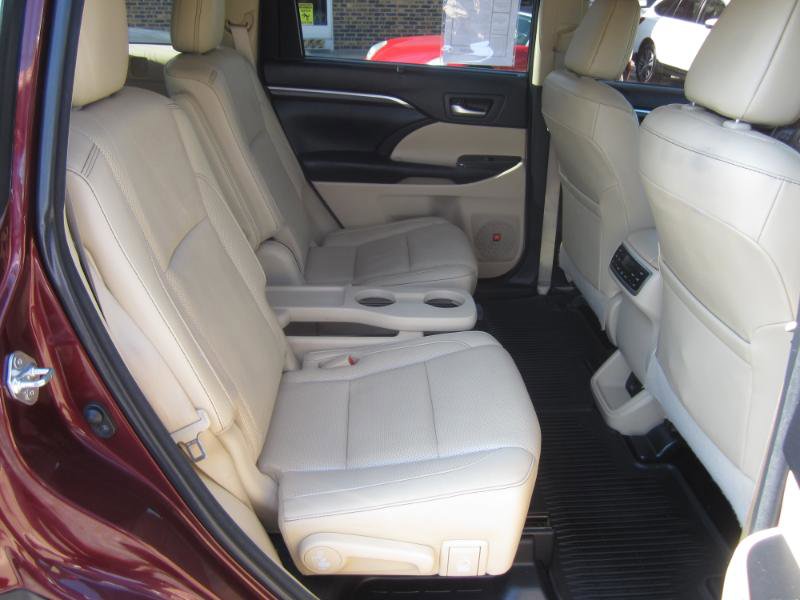 Used 2016 Toyota Highlander Limited Platinum image 22