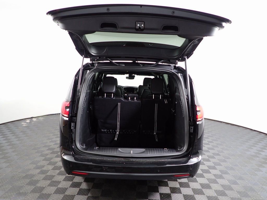 New 2026 Chrysler Pacifica Select w/ S Appearance Package image 12