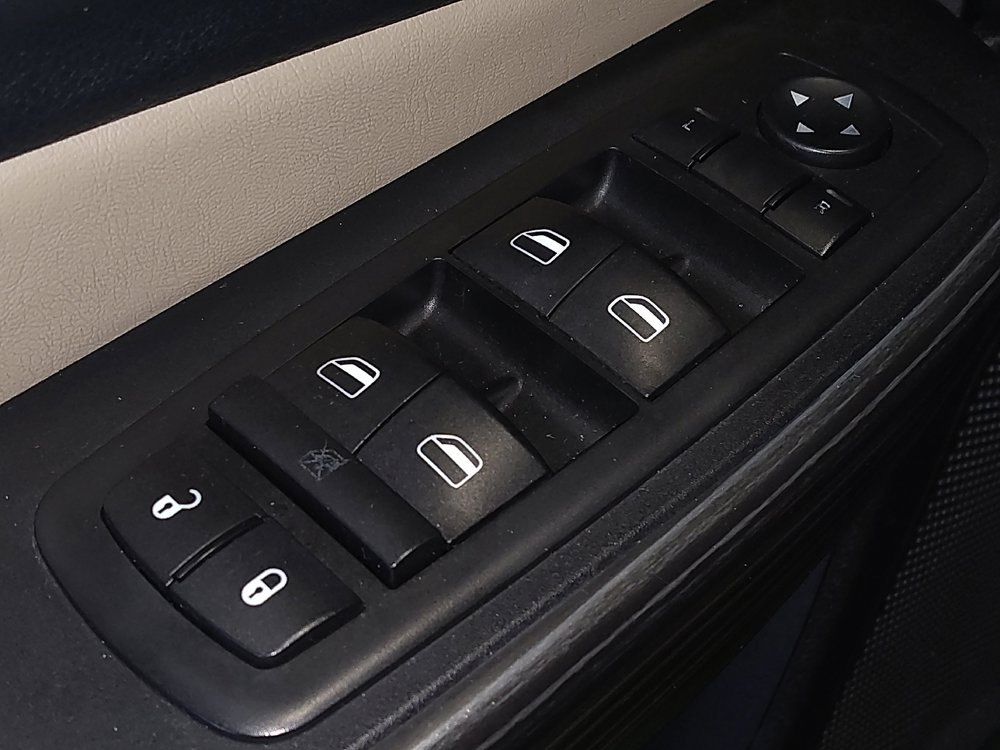 Used 2016 Jeep Cherokee Limited w/ Luxury Group image 27