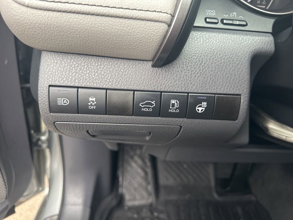 Used 2021 Toyota Camry SE w/ Cold Weather Package AWD/4WD image 12