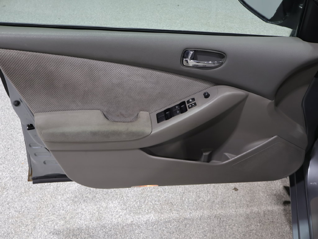 Used 2008 Nissan Altima 3.5 SE w/ Sport Pkg FWD image 23