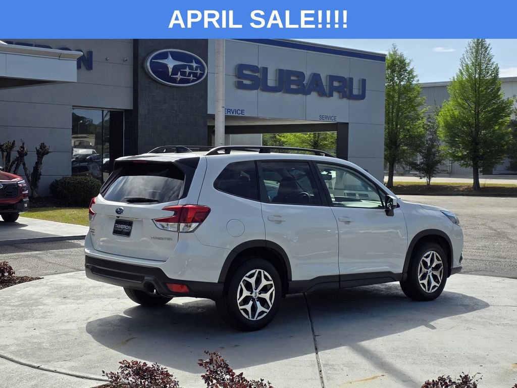 Used 2024 Subaru Forester Premium image 5