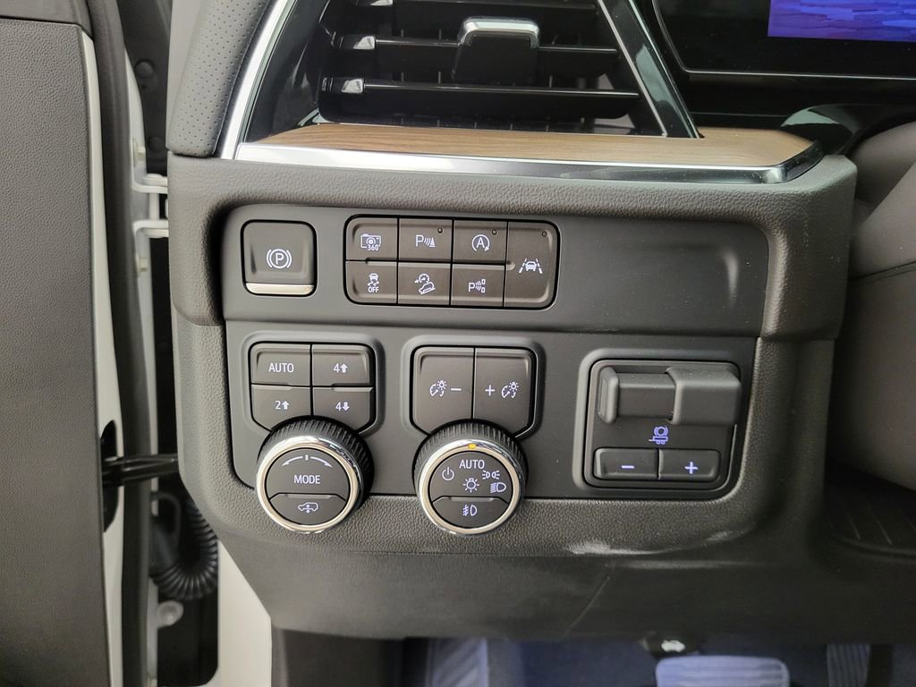 New 2025 Chevrolet Suburban High Country image 6